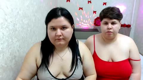 Snapshot of beckyandellen chatting on 12.26.24 BeckyAndEllen online show from 12.26.24