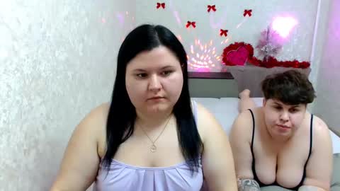 Snapshot of beckyandellen chatting on 12.26.24 BeckyAndEllen online show from 12.26.24