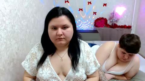 Snapshot of beckyandellen chatting on 12.28.24 BeckyAndEllen online show from 12.28.24