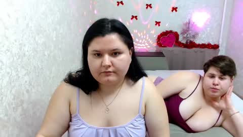 Snapshot of beckyandellen chatting on 01.03.25 BeckyAndEllen online show from 01.03.25