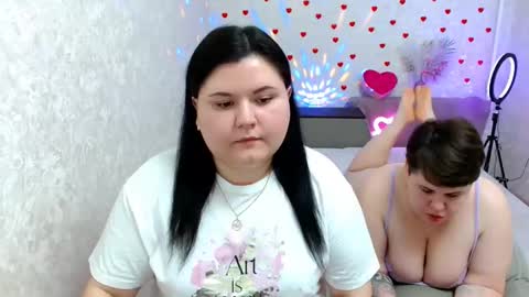 Snapshot of beckyandellen chatting on 02.24.25 BeckyAndEllen online show from 02.24.25