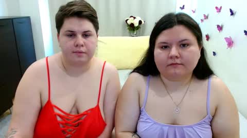 Snapshot of beckyandellen chatting on 09.10.25 BeckyAndEllen online show from 09.10.25