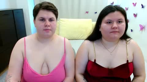 Snapshot of beckyandellen chatting on 09.21.25 BeckyAndEllen online show from 09.21.25