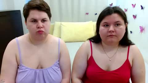 Snapshot of beckyandellen chatting on 09.28.25 BeckyAndEllen online show from 09.28.25