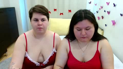 Snapshot of beckyandellen chatting on 10.11.25 BeckyAndEllen online show from 10.11.25