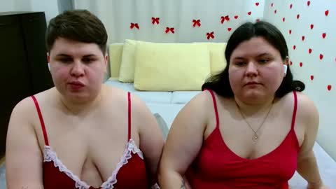 Snapshot of beckyandellen chatting on 10.22.25 BeckyAndEllen online show from 10.22.25