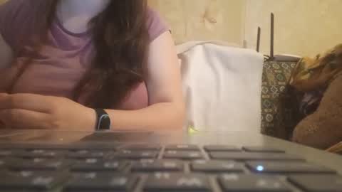 Snapshot of beckyanderson_ chatting on 10.08.25 Becky online show from 10.08.25