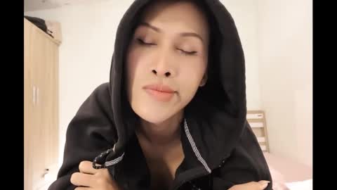 bee_thai online show from 12.13.24