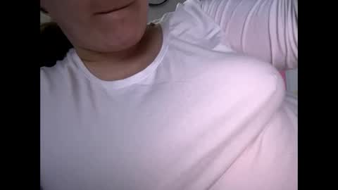 Snapshot of beeinmedeep chatting on 10.27.25 beeinmedeep online show from 10.27.25