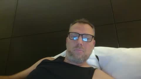 Snapshot of belgianordenary chatting on 11.17.25 belgianordenary online show from 11.17.25