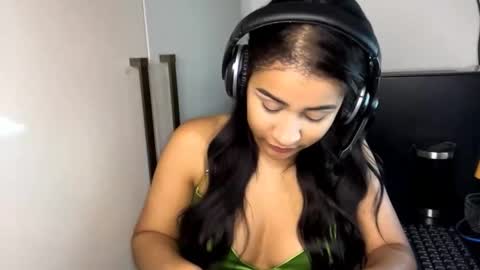 Snapshot of belindafeiner chatting on 03.17.26 belindafeiner online show from 03.17.26