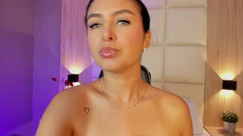 Snapshot of bella1207 chatting on 06.13.26 Bella cam online show from 06.13.26