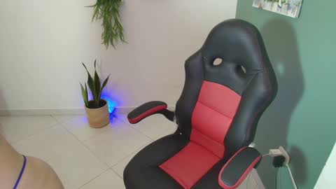 Snapshot of bella_99x chatting on 01.21.25 Bel 3 online show from 01.21.25