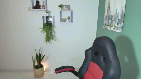 Snapshot of bella_99x chatting on 02.01.25 Bel 3 online show from 02.01.25