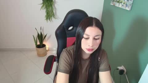 Snapshot of bella_99x chatting on 02.02.25 Bel 3 online show from 02.02.25