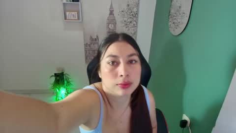 Snapshot of bella_99x chatting on 10.23.25 Bel 3 online show from 10.23.25