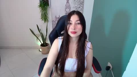 Snapshot of bella_99x chatting on 11.26.25 Bel 3 online show from 11.26.25