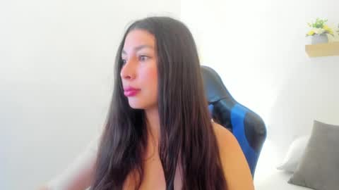 Snapshot of bella_99x chatting on 05.26.26 Bel 3 online show from 05.26.26