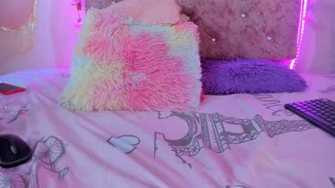 Snapshot of bella__sweets chatting on 02.01.25 Melanie online show from 02.01.25