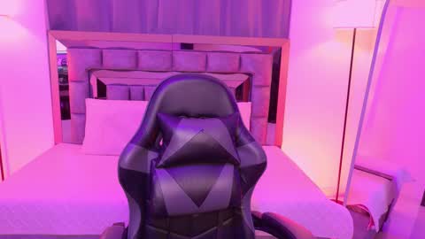 Bella  online show from 02.25.26