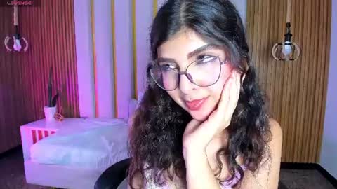 Snapshot of bella_cuttee chatting on 07.21.26 B E L L A online show from 07.21.26