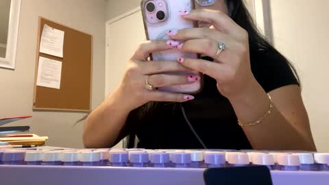 Snapshot of bella_dulce chatting on 02.19.25 bella_dulce online show from 02.19.25