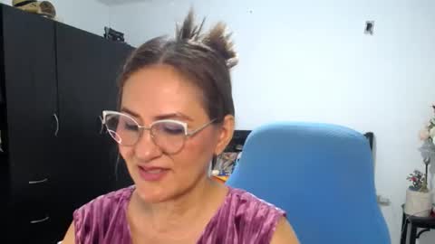 Snapshot of bella_ghisell chatting on 07.15.26 Bella online show from 07.15.26