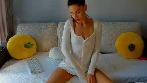 Snapshot of bella_hot77 chatting on 10.25.25 Anna  online show from 10.25.25