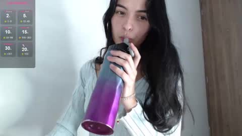 Snapshot of bella_musee chatting on 12.20.24   online show from 12.20.24