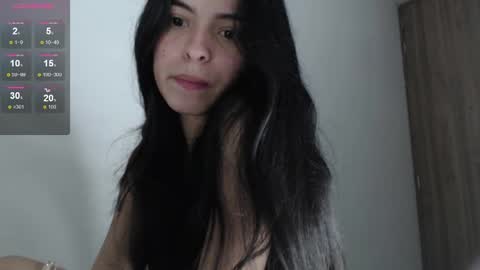 Snapshot of bella_musee chatting on 12.22.24   online show from 12.22.24