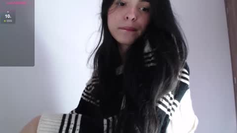 Snapshot of bella_musee chatting on 12.23.24   online show from 12.23.24