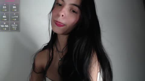 Snapshot of bella_musee chatting on 01.23.25   online show from 01.23.25