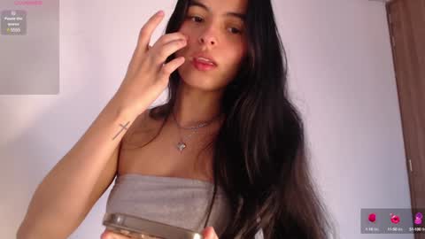 Snapshot of bella_musee chatting on 02.05.25   online show from 02.05.25