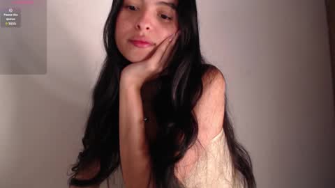 Snapshot of bella_musee chatting on 02.13.25   online show from 02.13.25