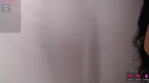 Snapshot of bella_musee chatting on 02.22.25   online show from 02.22.25