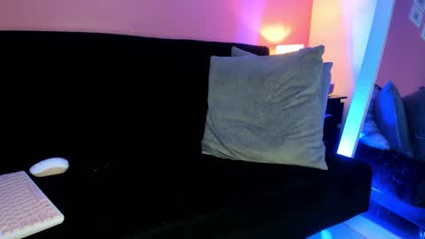 Bella Ponce  online show from 11.16.25