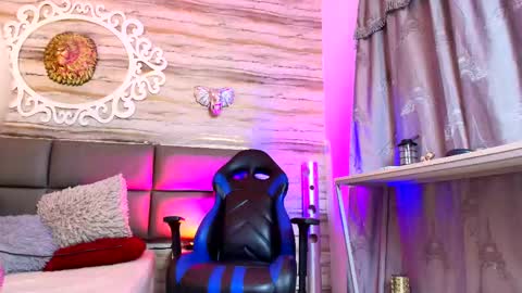 Snapshot of bella_salvatore chatting on 09.26.25     online show from 09.26.25