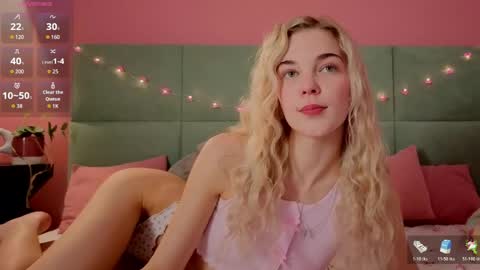 Snapshot of bella_stewarttt chatting on 05.08.26 Bella NEW ROOM online show from 05.08.26