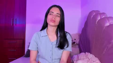 Valeria Model Independent online show from 11.21.25