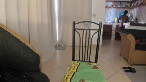 Bella sweetpea online show from 03.03.25