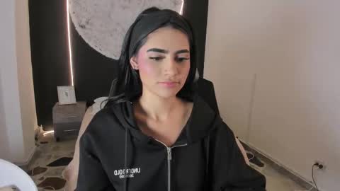 Snapshot of bellaastorm chatting on 10.18.25 bellaastorm online show from 10.18.25