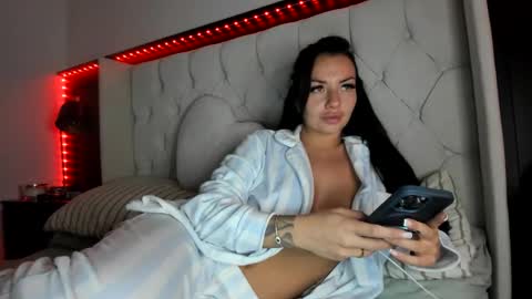 Snapshot of bellablackuk chatting on 05.17.26 Bella Black online show from 05.17.26