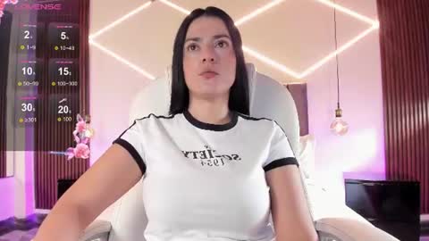 Snapshot of bellaclaiir chatting on 07.15.26 Bella Clair online show from 07.15.26