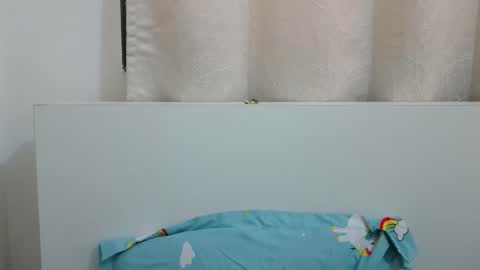 Snapshot of bellacrystall chatting on 12.23.25 bellacrystall online show from 12.23.25