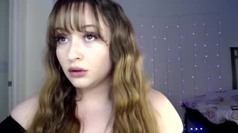 Bella Monroe online show from 02.04.25