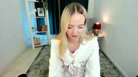 Snapshot of bellamontgomery chatting on 07.15.26 Bella online show from 07.15.26