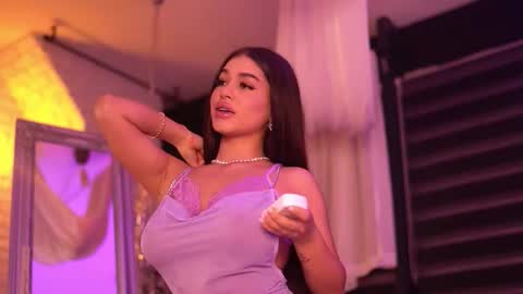 Bella online show from 12.21.25