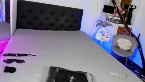 Bella Porch online show from 02.15.25