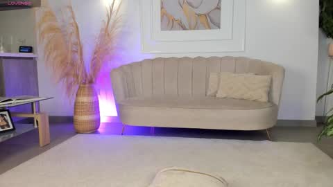 Snapshot of bellarossii chatting on 10.29.25 CALL ME BELLA online show from 10.29.25