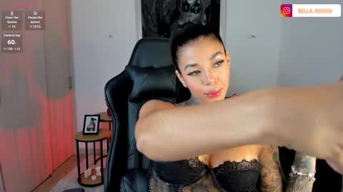 Snapshot of bellarossii chatting on 12.18.25 CALL ME BELLA online show from 12.18.25